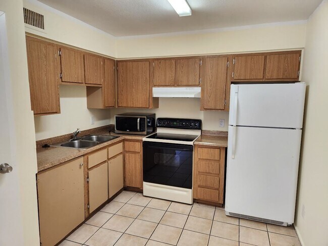 Building Photo - 2725 E Tierra Buena Ln