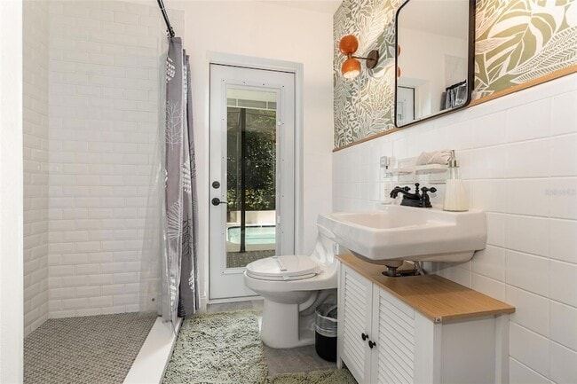 Building Photo - 2721 E Marks St