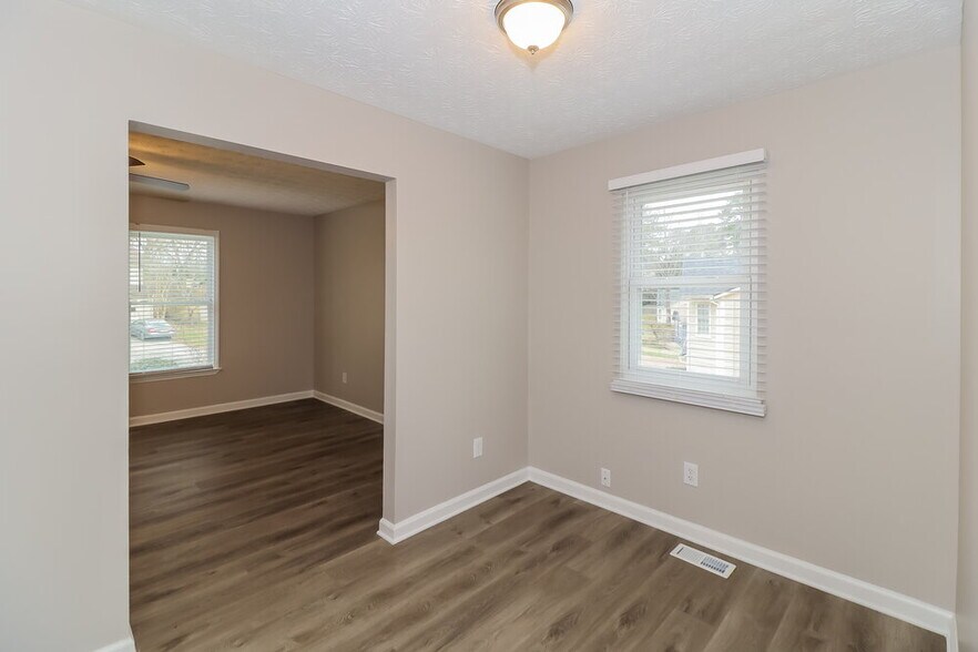 Building Photo - 4067 Keheley Glen Dr