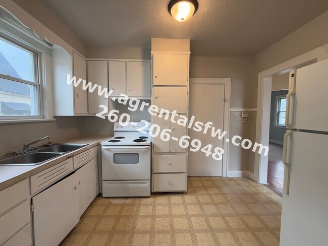 Building Photo - 2 Bedroom House - Section 8 OK! -  $300 of...