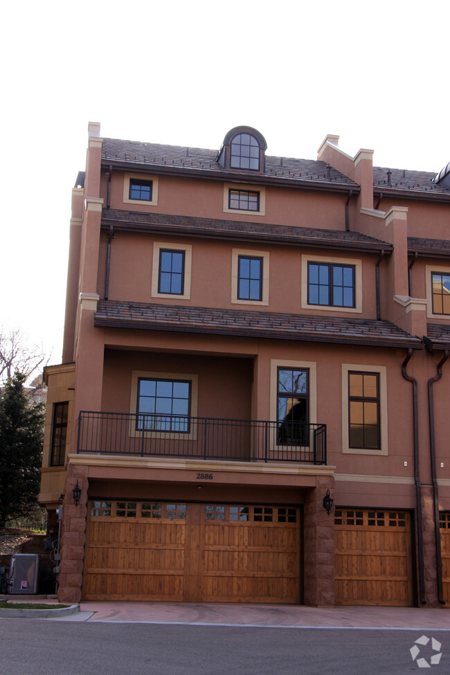 Building Photo - Residences At The Broadmoor