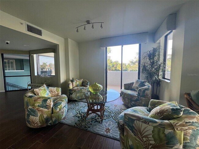 Building Photo - 670 Island Way