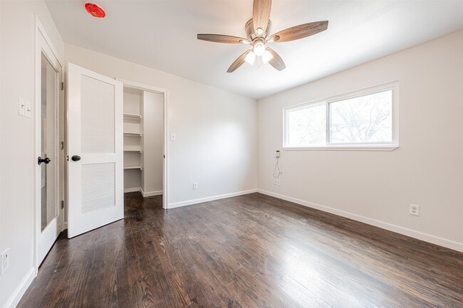 Building Photo - 6215 Portal Dr