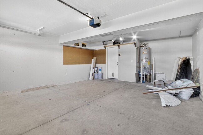 Building Photo - Gilbert Living with Private Pool