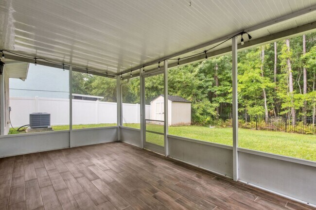Building Photo - Newly Renovated 4 Bedroom!