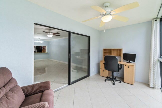 Building Photo - 14475 Strathmore Ln