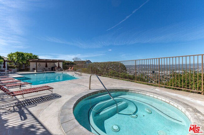 Building Photo - 1709 Cam De Villas