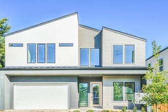 Building Photo - 1711 Nomas St