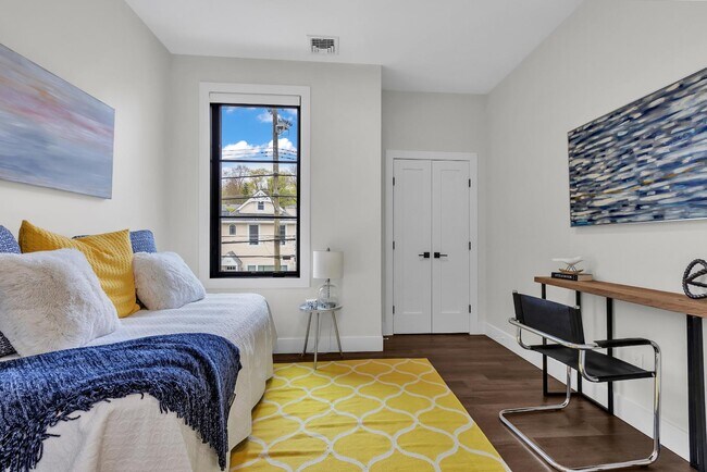 Building Photo - 185 Ashford Ave