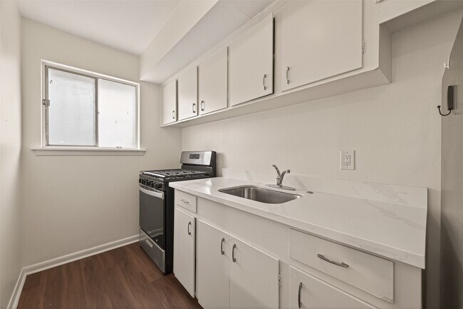 Building Photo - 1217 Heights Blvd