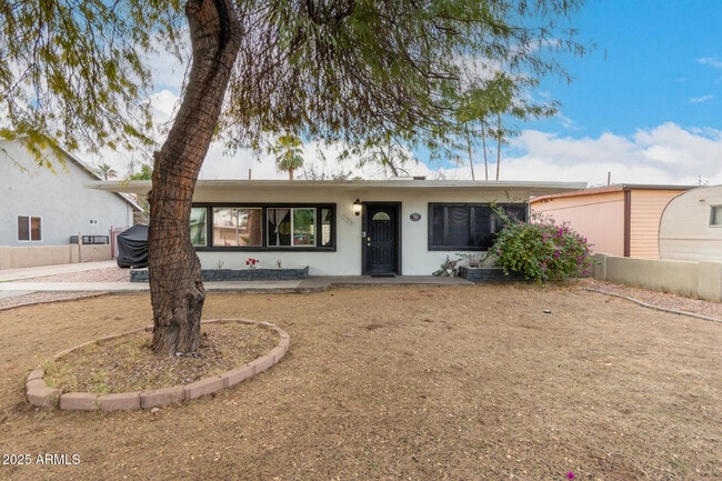 Primary Photo - 7006 N 14th Ave
