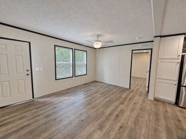 Building Photo - 11 Hummingbird Dr