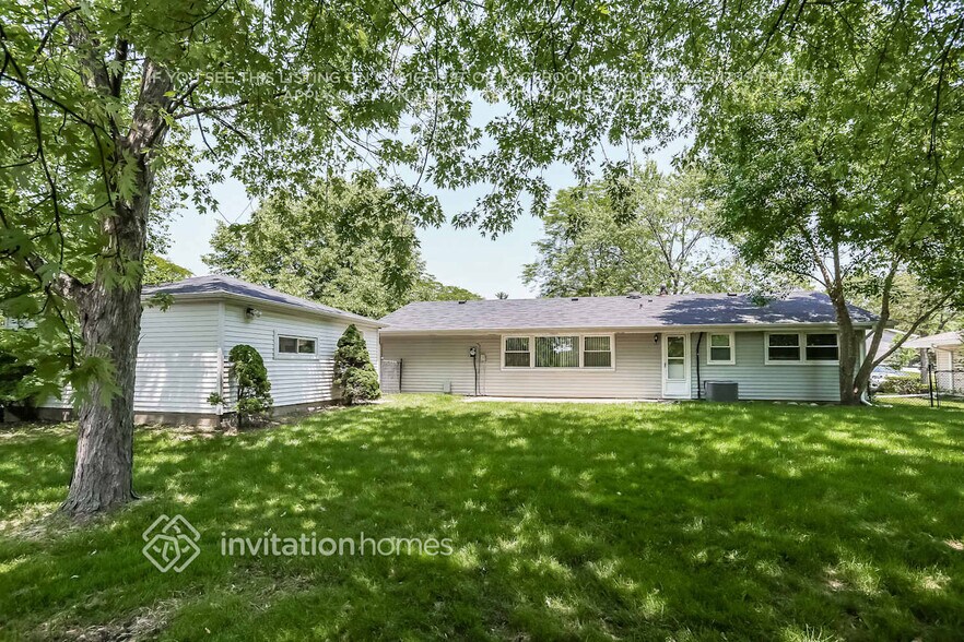 Building Photo - 800 S Cedarcrest Dr