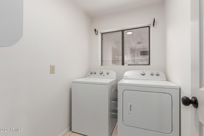 Building Photo - 4334 W Behrend Dr