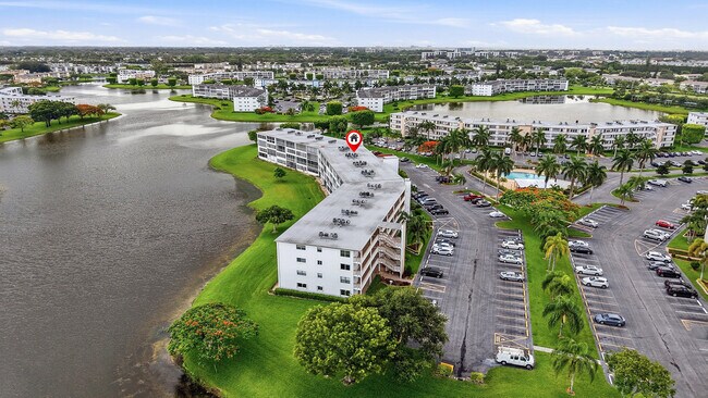 Building Photo - 1043 Cornwall C
