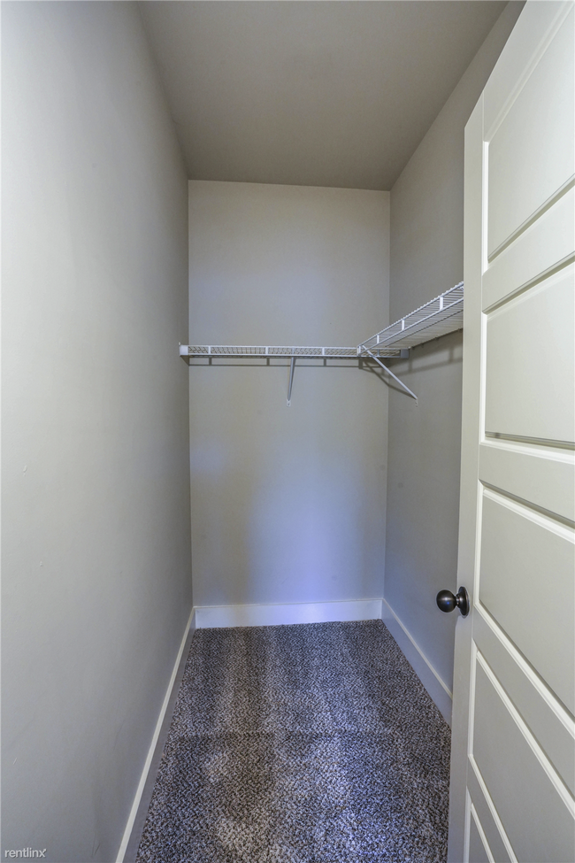 Building Photo - 3 br, 3.5 bath Townhome - 1304 Essex Manor...
