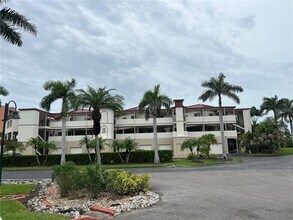 Building Photo - 3220 S Shore Dr