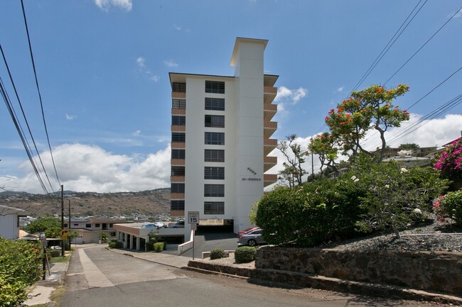 Building Photo - PRIVATE 2/BD 2 BA, LARGE ENCLOSED LANAI WI...