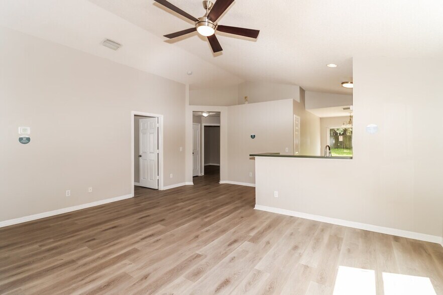 Building Photo - 558 Summer Sails Dr