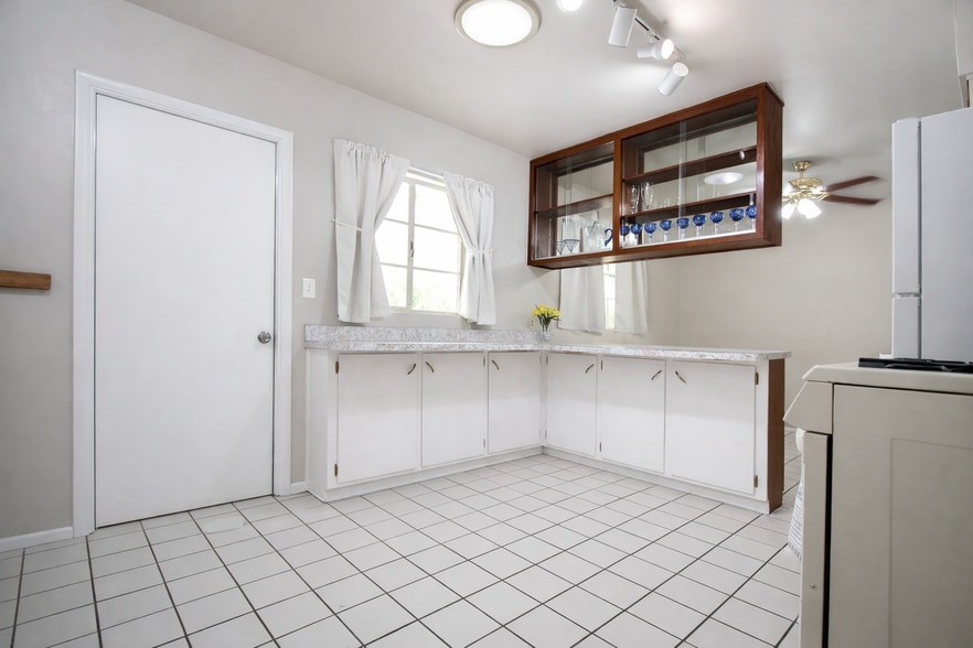 kitchen - 1427 W 7th St