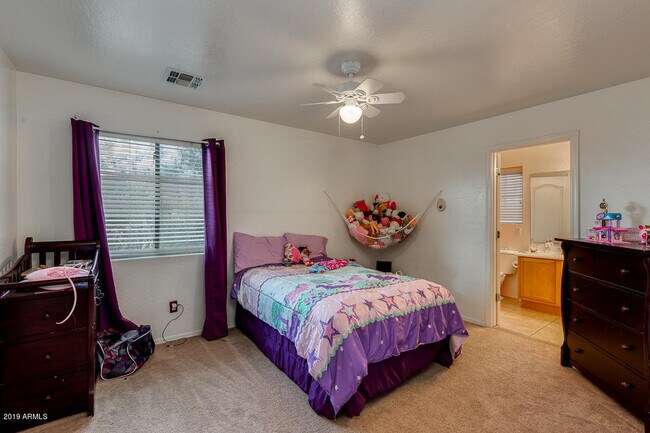 Building Photo - Charming 5 Bed 3 Bath Tolleson Home with S...