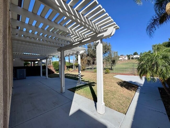 Building Photo - Beautiful 4 bedroom Temecula home sitting ...