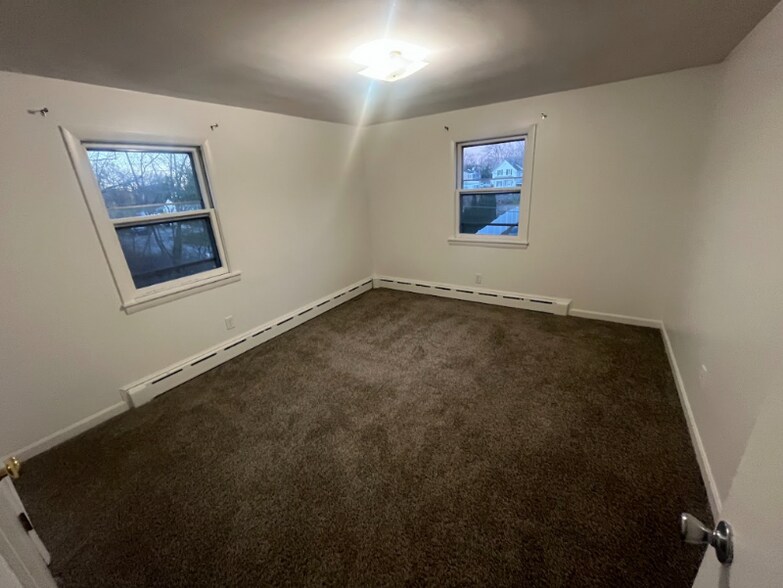 Building Photo - 17 Ontario Ave