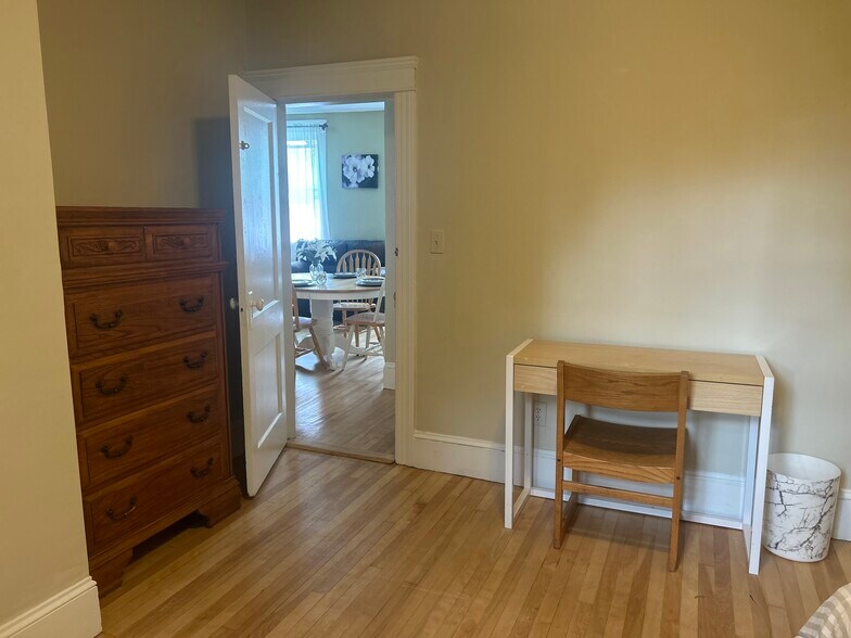 Building Photo - 7 Cristy St