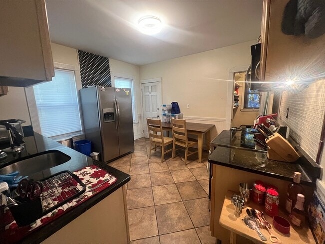 Building Photo - 85 Draper St