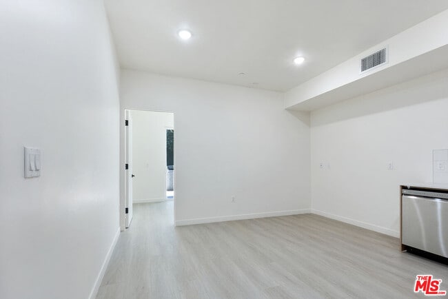 Building Photo - 1124 Normandie Ave