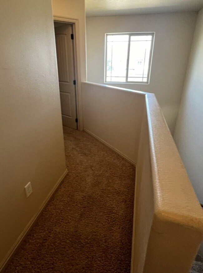 Building Photo - 2747 N Mountain Valley Trl