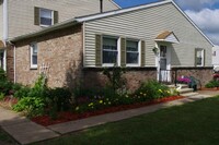 Building Photo - 310 Briar Manor