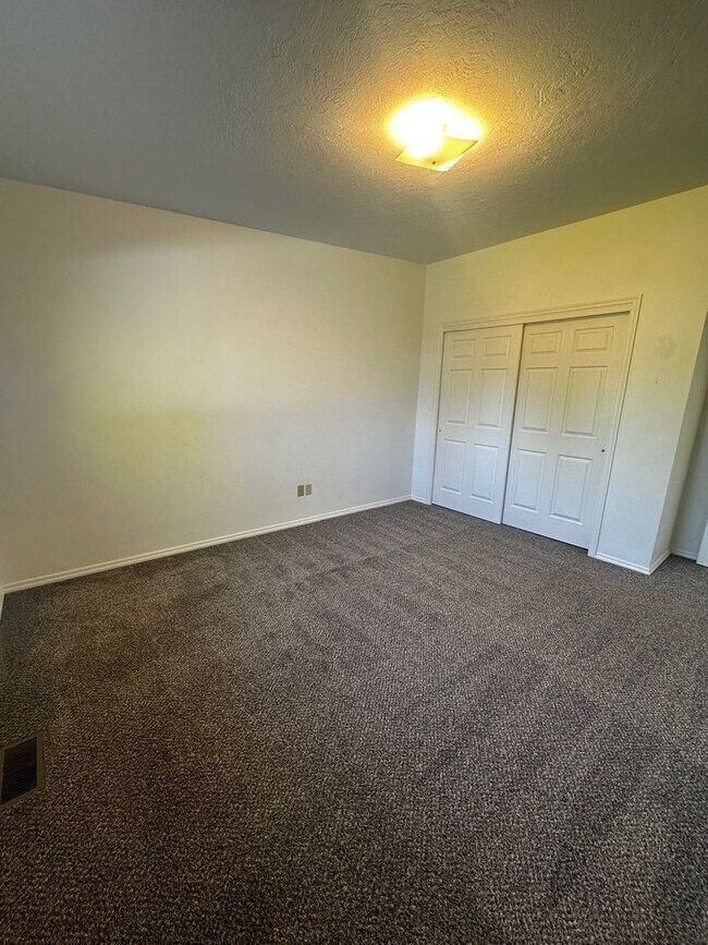 Building Photo - 43 N 25th Ave