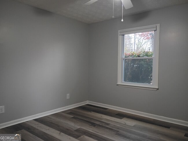 Building Photo - 10 Oak Mt Dr