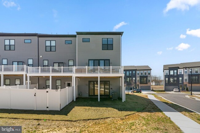 Building Photo - 720 Glenn Lk Dr