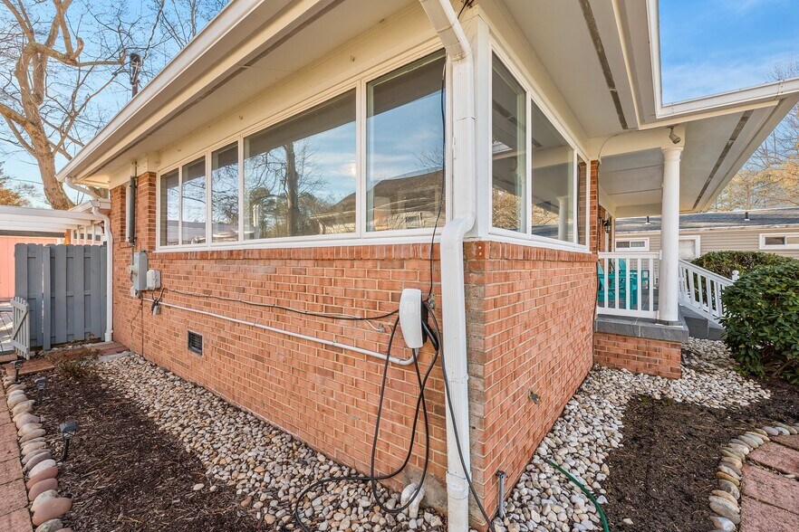 Building Photo - 627 Walnut Ave