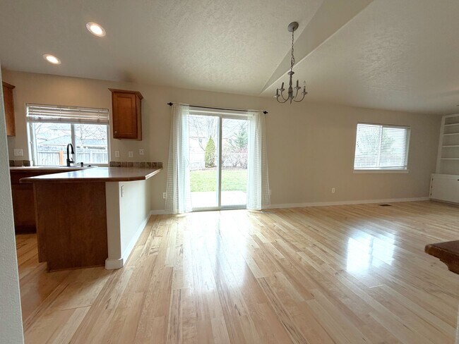 Building Photo - Perfect 4 bed 2.5 ba home in the desirable Sundance Subdiv. off McMillan & Meridian Rd.