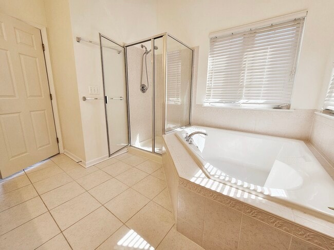 Building Photo - 618 Rainier Rd