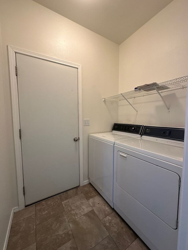 Building Photo - 5096 Larch Ln