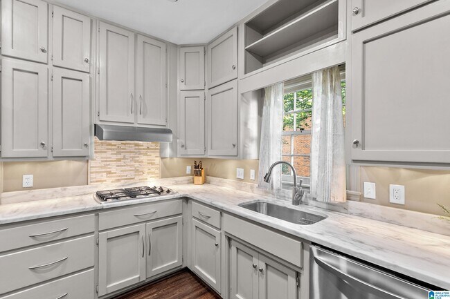 Building Photo - 1227 33rd St S