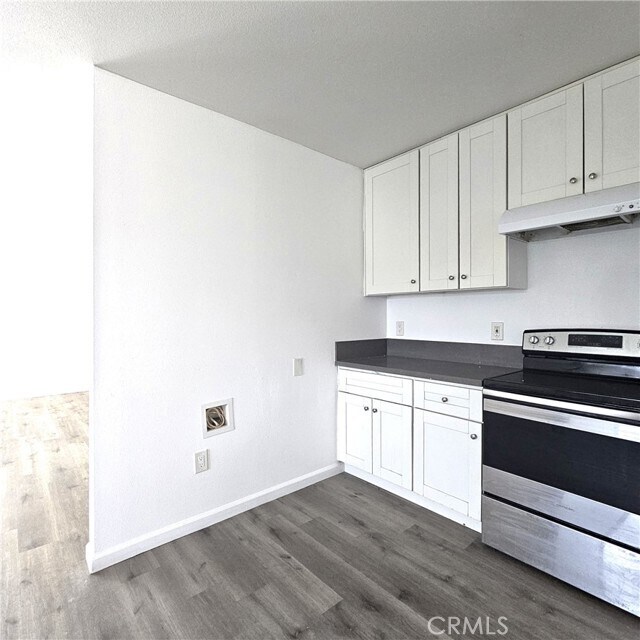 Building Photo - 320 E Hullett St