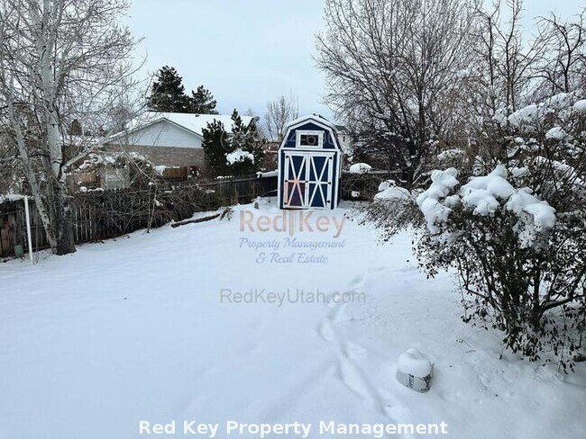 Building Photo - Skyline Dr. Single Family Home