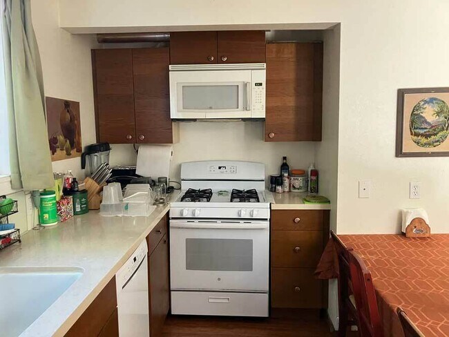 Building Photo - 2909 King St