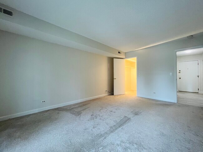 Building Photo - 520 Biesterfield Rd
