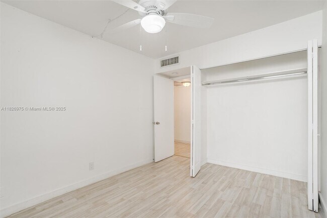 Building Photo - 20350 W Country Club Dr