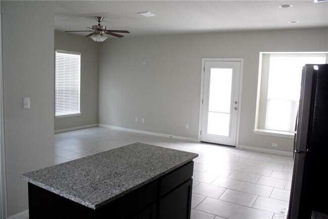 Building Photo - 1042 Sand Post Pl