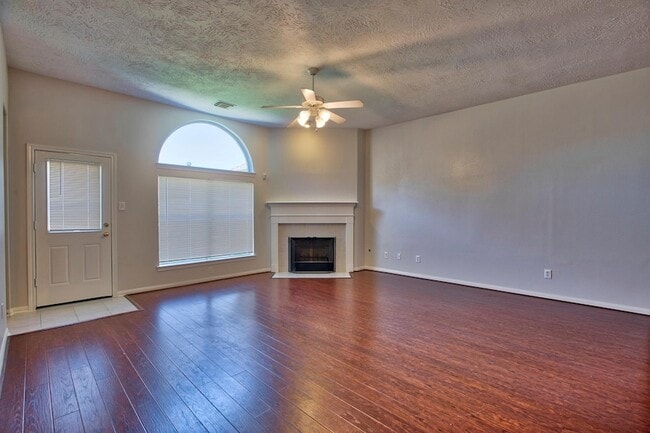 Building Photo - 6715 Village Bridge Dr