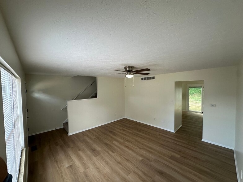 Building Photo - 37 Campbell Dr