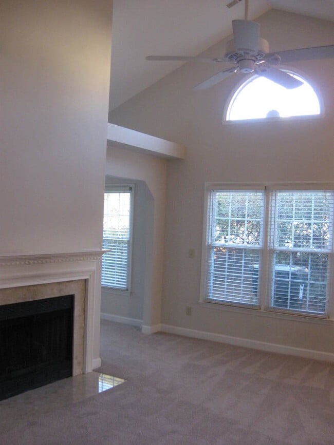 Building Photo - One Story Townhouse in Adams Farm