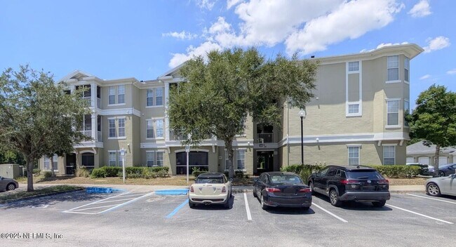 Primary Photo - 1300 Riverplace Blvd